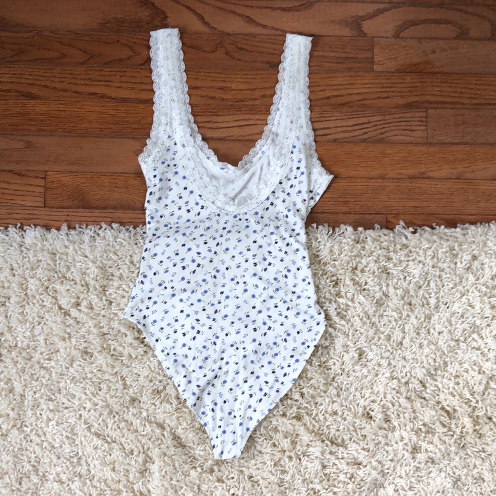 Forever 21 Blue and White Floral Bodysuit Tank - Picture 5 of 6